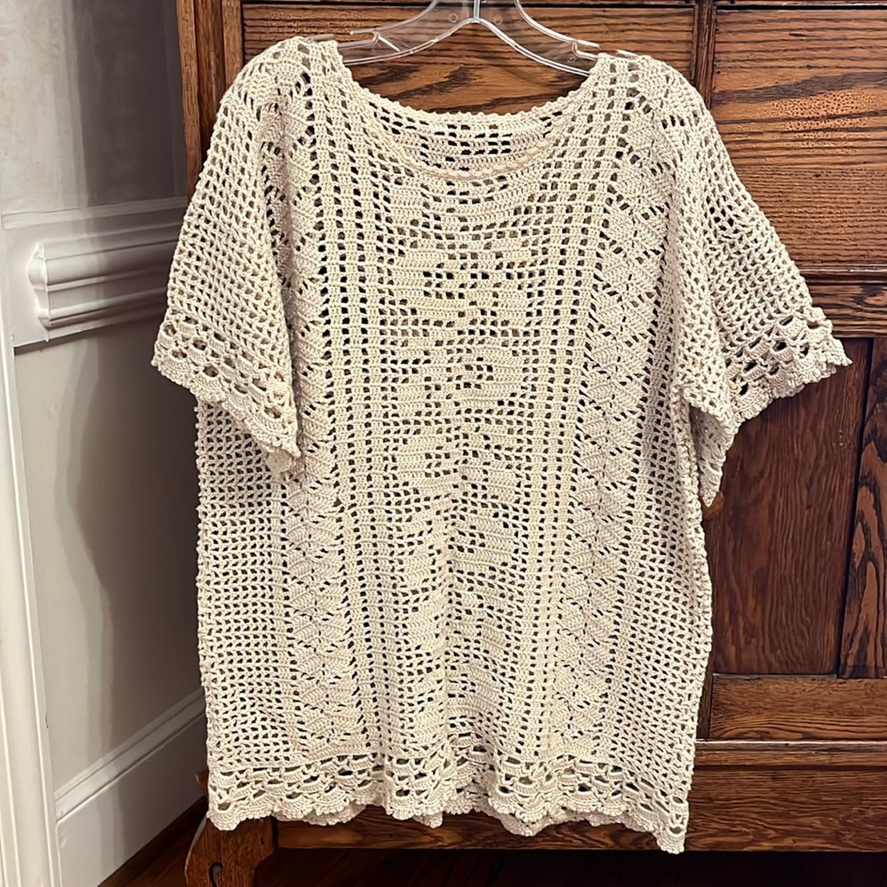 Vintage crochet 3/4 length top